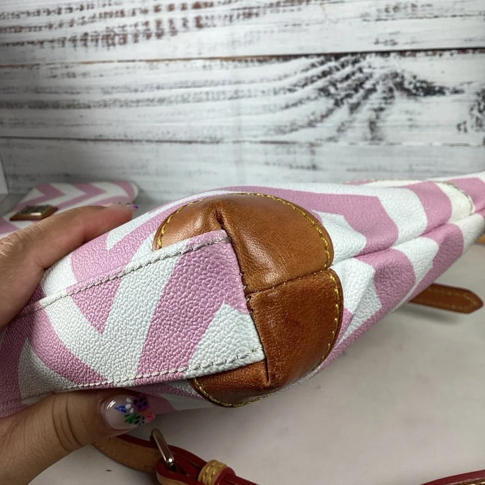 Dooney & Bourke #5guj chic